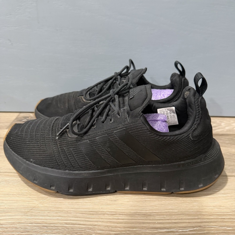 Adidas Swift Run Men's Size US 10 Black Gum Low Top Textile Athletic Sneakers